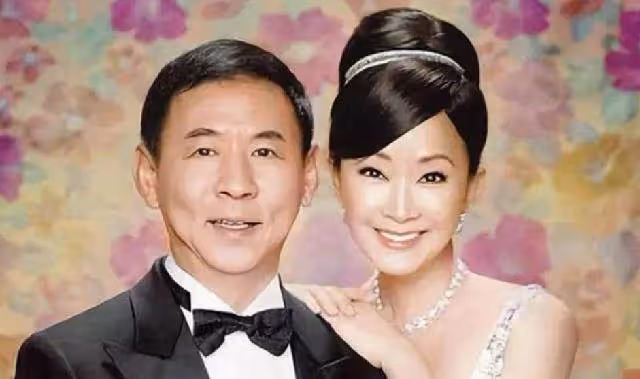 日本富豪戀上台灣名媛,苦等30年終如願,新娘已經55歲,在巴厘島豪擲千萬成婚