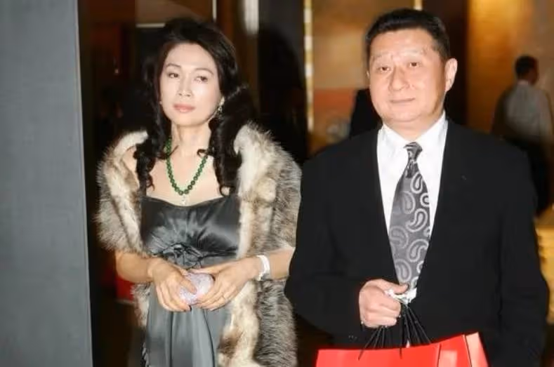 日本富豪戀上台灣名媛,苦等30年終如願,新娘已經55歲,在巴厘島豪擲千萬成婚