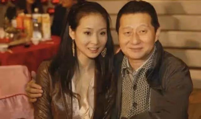 日本富豪戀上台灣名媛,苦等30年終如願,新娘已經55歲,在巴厘島豪擲千萬成婚