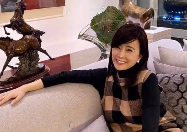 日本富豪戀上台灣名媛,苦等30年終如願,新娘已經55歲,在巴厘島豪擲千萬成婚