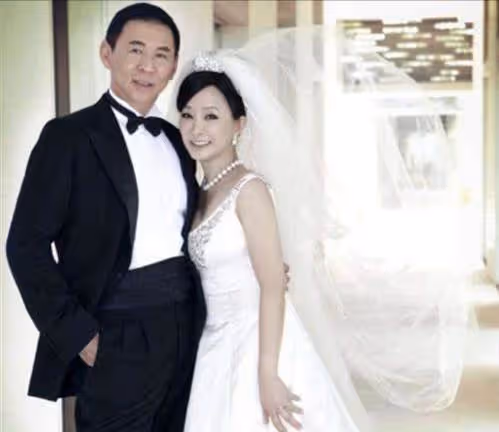 日本富豪戀上台灣名媛,苦等30年終如願,新娘已經55歲,在巴厘島豪擲千萬成婚