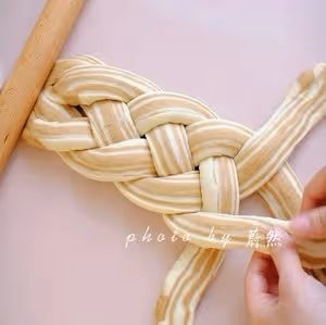 提拉米蘇吐司｜附四股辮編法
