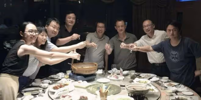 離婚後前夫把工資卡給我了,他說:每月給我打3千塊,剩下留著花
