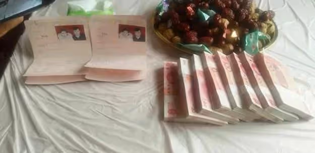 「她是個便宜貨,不敢離婚的」「媽,她已經通知我辦離婚手續了」
