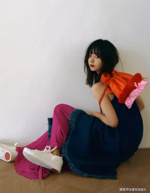 「圓臉」女神譚松韻拍攝寫真大片,多種色彩混合搭配,少女感爆棚