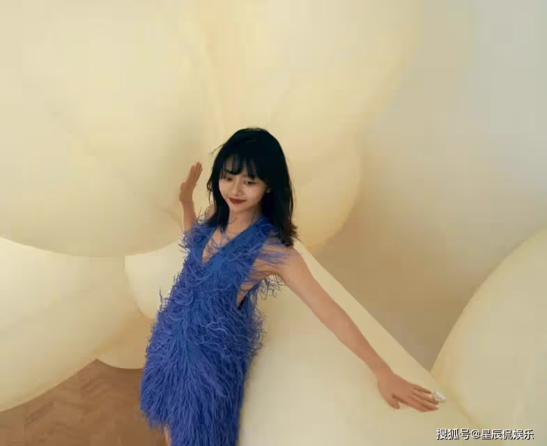 「圓臉」女神譚松韻拍攝寫真大片,多種色彩混合搭配,少女感爆棚