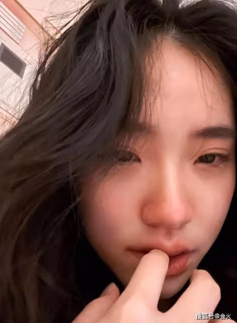 小S二女兒近照曝光 穿弔帶燙大波浪不似15歲