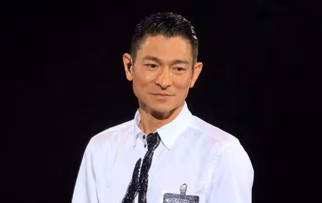 為華東地區籌款表演胸口碎大石,為汶川下跪,劉德華配得上C位