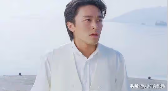 58歲周星馳滿頭白髮落淚:被誤解30年,卻無人懂我的心酸