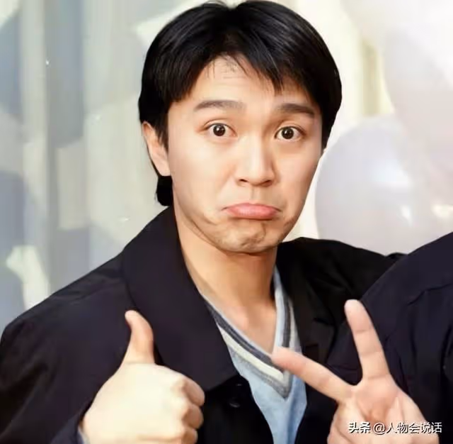 58歲周星馳滿頭白髮落淚:被誤解30年,卻無人懂我的心酸