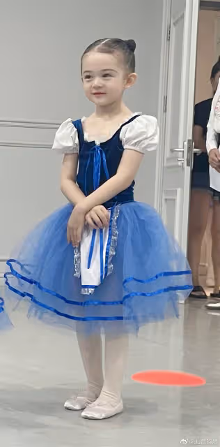賈曉晨4歲女兒小小回族美人　網民：絕對是騙人生女系列