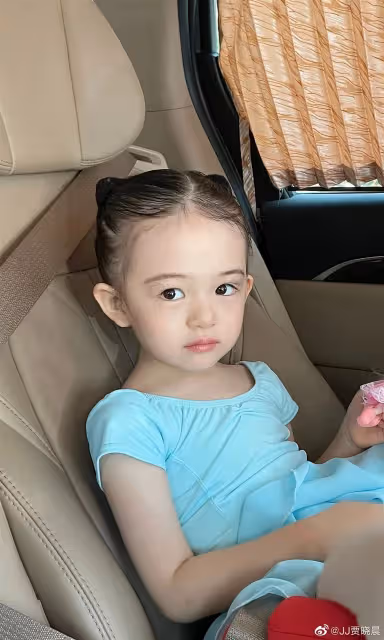 賈曉晨4歲女兒小小回族美人　網民：絕對是騙人生女系列