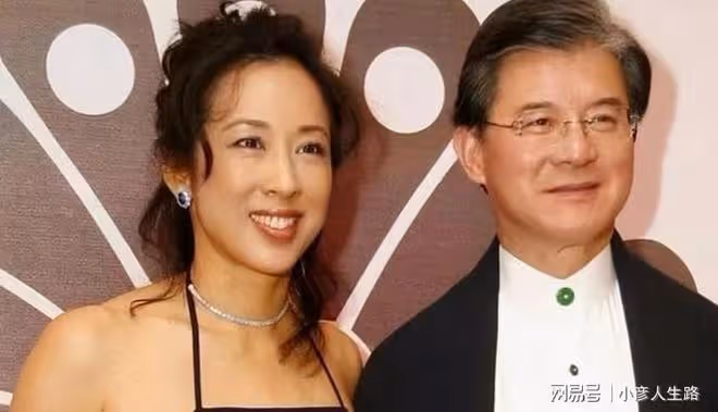 朱玲玲:19歲奪港姐冠軍,富豪3千萬娶她,婚後戴珠寶都要寫欠條