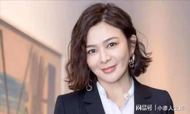 高爾夫球事件後，關之琳疑插足他人家庭？與前任同框不尷尬