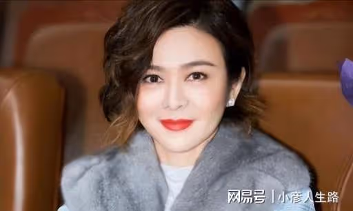 高爾夫球事件後，關之琳疑插足他人家庭？與前任同框不尷尬
