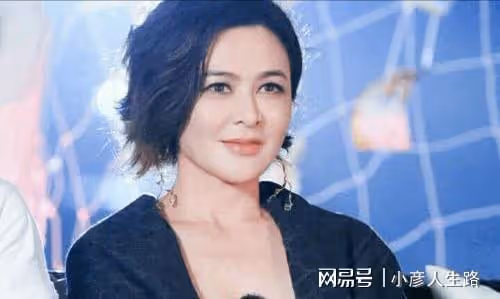 高爾夫球事件後，關之琳疑插足他人家庭？與前任同框不尷尬