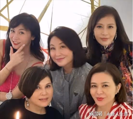 高爾夫球事件後，關之琳疑插足他人家庭？與前任同框不尷尬