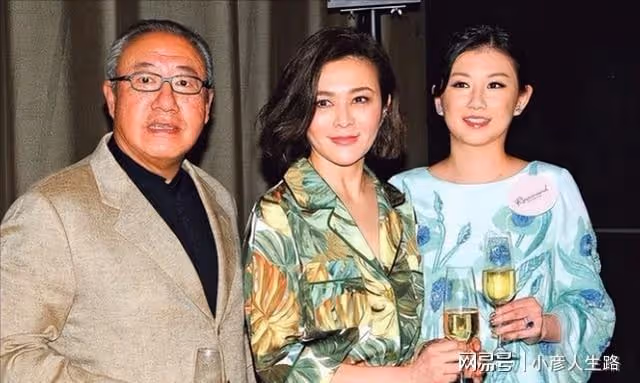 高爾夫球事件後，關之琳疑插足他人家庭？與前任同框不尷尬