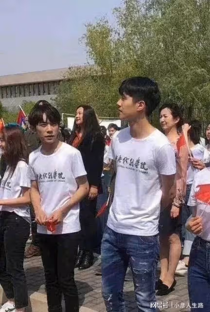 易烊千璽百花獎15票，沈騰0票，誰的臉被打了？