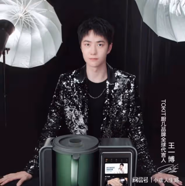 王一博咋了?頭髮越短越減齡,穿成熟衣服,都難掩容顏稚嫩