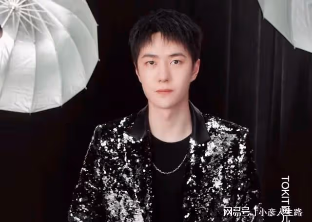 王一博咋了?頭髮越短越減齡,穿成熟衣服,都難掩容顏稚嫩