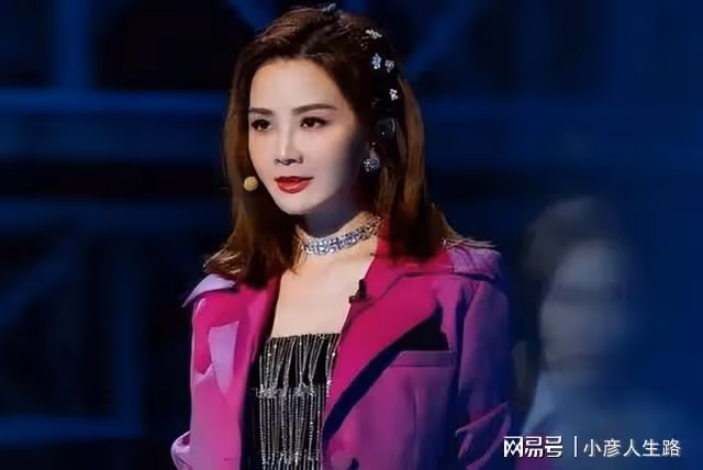 王心凌solo秀引熱議,經典歌曲串燒催人淚下,五公現場秒變演唱會
