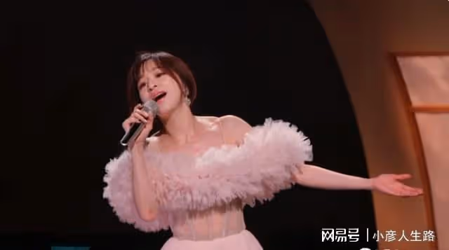 王心凌solo秀引熱議,經典歌曲串燒催人淚下,五公現場秒變演唱會