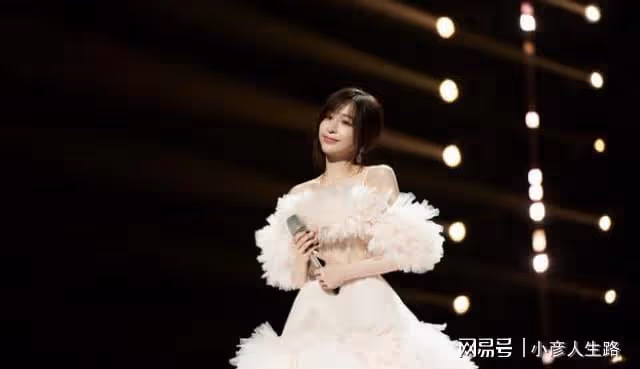 王心凌solo秀引熱議,經典歌曲串燒催人淚下,五公現場秒變演唱會
