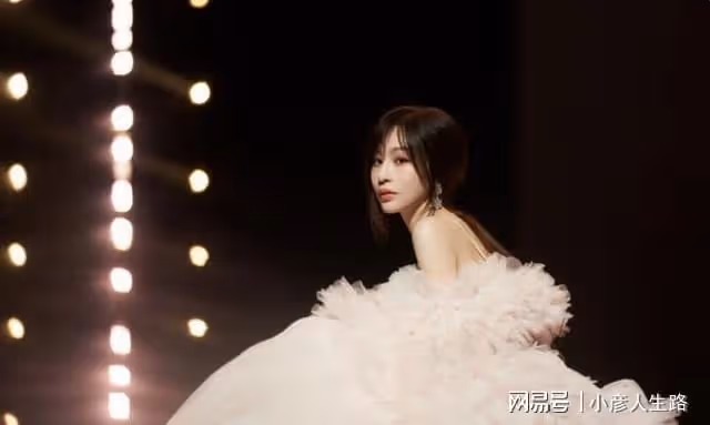 王心凌solo秀引熱議,經典歌曲串燒催人淚下,五公現場秒變演唱會
