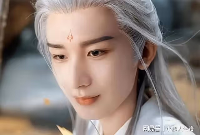 楊紫成毅為《沉香如屑》連麥直播,兩人狀態顯拘謹,楊紫匆忙下線