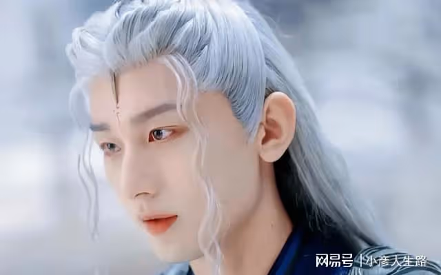楊紫成毅為《沉香如屑》連麥直播,兩人狀態顯拘謹,楊紫匆忙下線