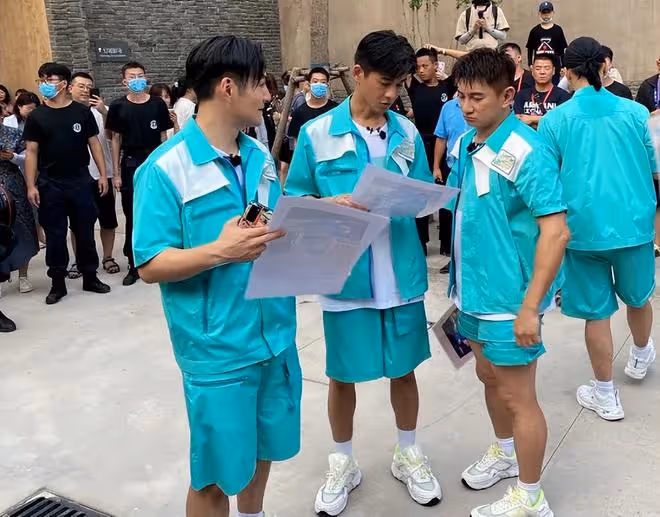 看臉俊朗帥氣,一看全身就垮掉,這些男星的身材真是一言難盡