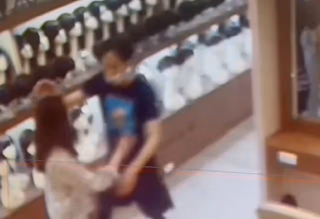 32歲男星疑侵犯女店員!尾隨女性進休息室伸手抱身體,監控也曝光