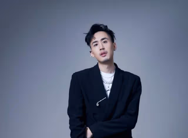 32歲男星疑侵犯女店員!尾隨女性進休息室伸手抱身體,監控也曝光