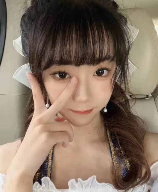 曝女偶像偷拍室友洗澡,曾把手機放更衣室,將視頻發給男友惹眾怒