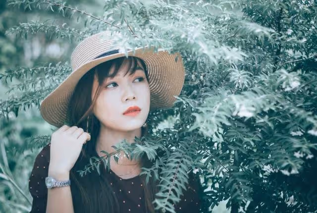 婚禮上，婆婆當眾嘲笑親家寒酸，新娘怒撕婚紗：不嫁了，高攀不起