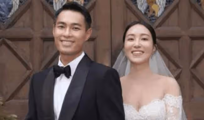 楊祐寧婚禮現場照光 與老婆十指緊扣好甜