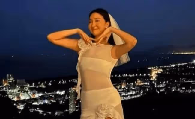 楊祐寧婚禮現場照光 與老婆十指緊扣好甜