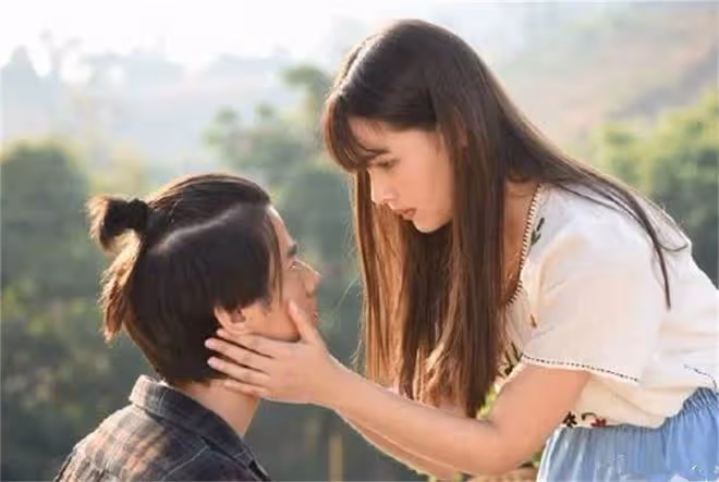 泰劇《是你》開播,富家女和窮小子的虐戀,Mario和Yaya主演