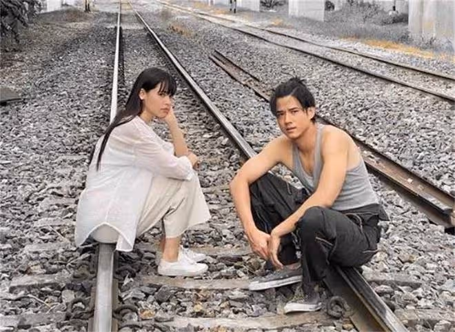 泰劇《是你》開播,富家女和窮小子的虐戀,Mario和Yaya主演