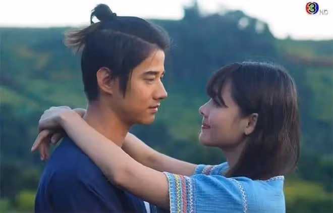 泰劇《是你》開播,富家女和窮小子的虐戀,Mario和Yaya主演