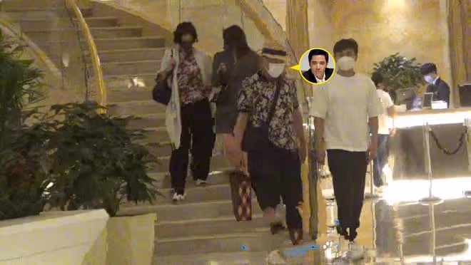 陳寶國一家四口溫馨聚餐,兒媳首曝光高挑有氣質,和兒子郎才女貌
