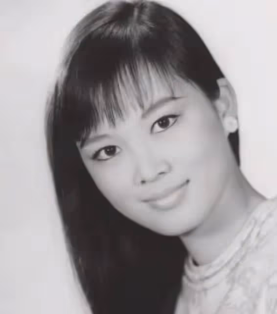 78歲富婆白韻琴出席活動,小15歲老公陪伴,相戀33年無娃仍恩愛