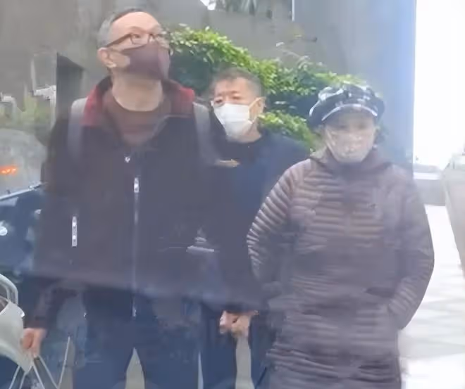 78歲富婆白韻琴出席活動，小15歲老公陪伴，相戀33年無娃仍恩愛