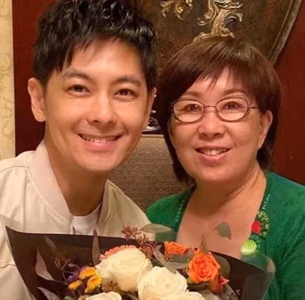 陳若儀嘗試喚醒林志穎,病房內過結婚紀念日~