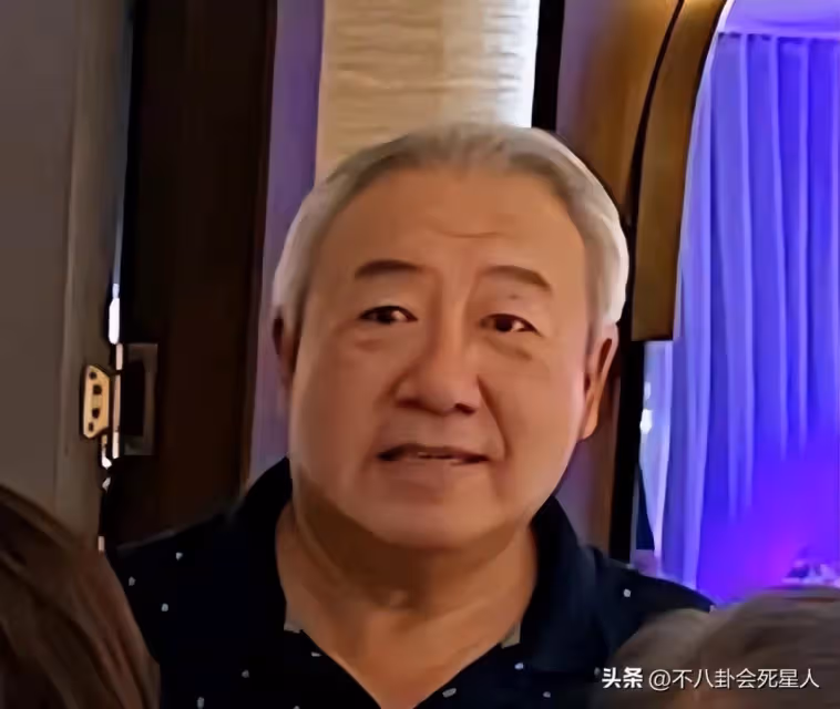 關之琳久違現身！「與68歲富豪前男友」聚會同框不尷尬　「59歲狀態回春」不輸對方年輕小女友