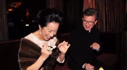嫁香港頂級富二代!戴首飾「卻需寫欠條」給婆婆 後再嫁「百億富豪」直接獲贈一半家產