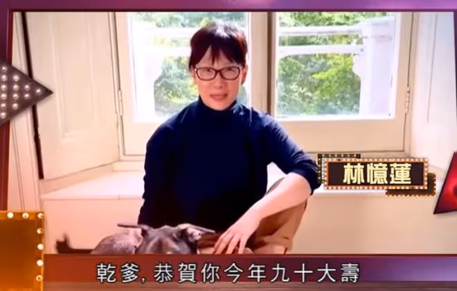 林憶蓮為乾爸胡楓慶生,56歲氣質好,與小11歲男友分手後生活低調