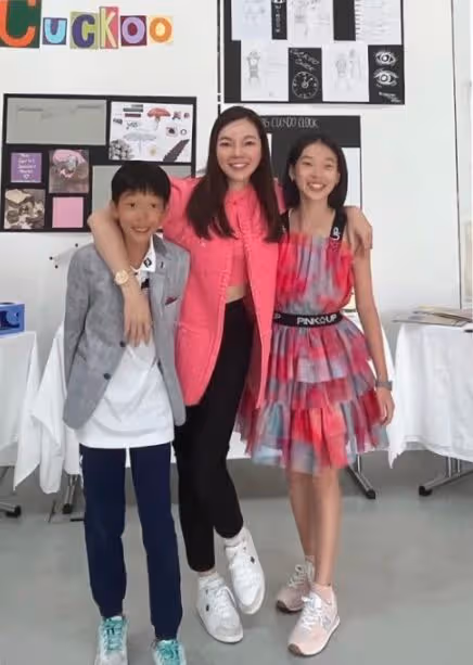 郭台銘倆兒女罕露面!高顏值女兒穿百元裙長腿吸睛,小兒子神似爸