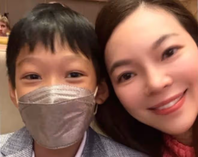 郭台銘倆兒女罕露面!高顏值女兒穿百元裙長腿吸睛,小兒子神似爸